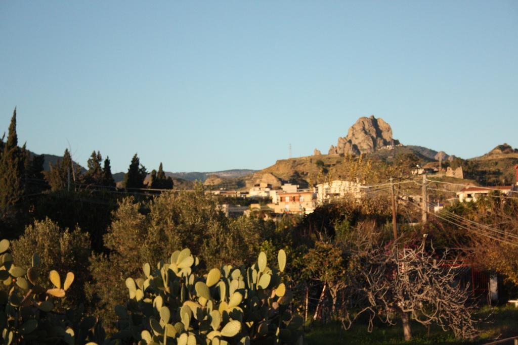 B&B Il Giardino Delle Meraviglie Мелито-ди-Порто-Сальво Экстерьер фото