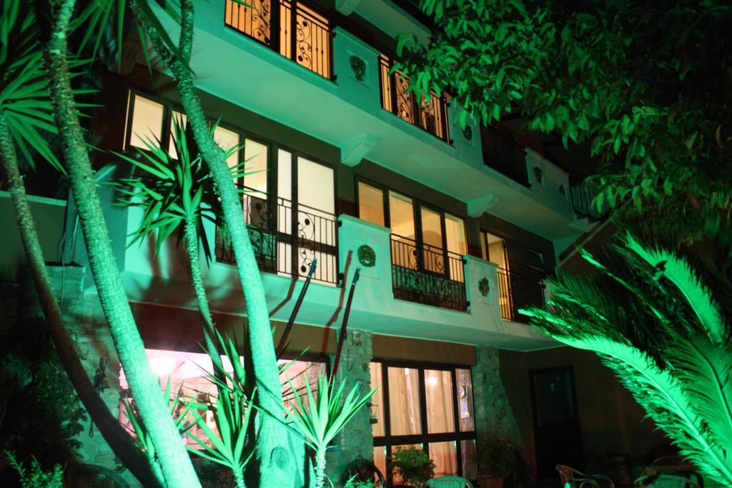B&B Il Giardino Delle Meraviglie Мелито-ди-Порто-Сальво Экстерьер фото